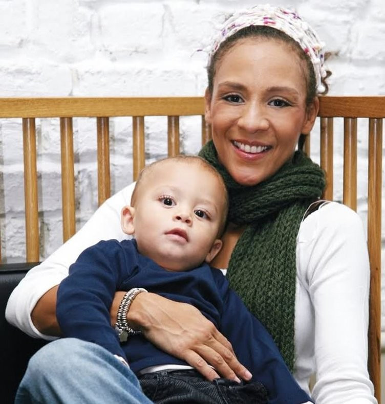 Defne Joy Foster'ın oğlu büyüdü son haline bakın  - Resim: 1