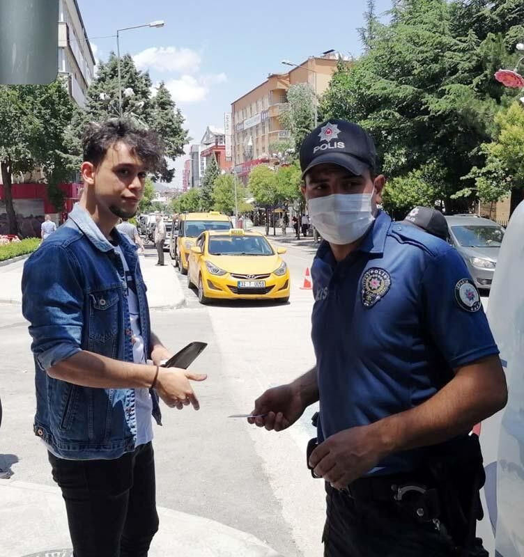 Isparta'da maskesiz olduğu ceza yazılmak istenen genç:  Soyadımı bilmiyorum - Resim: 3