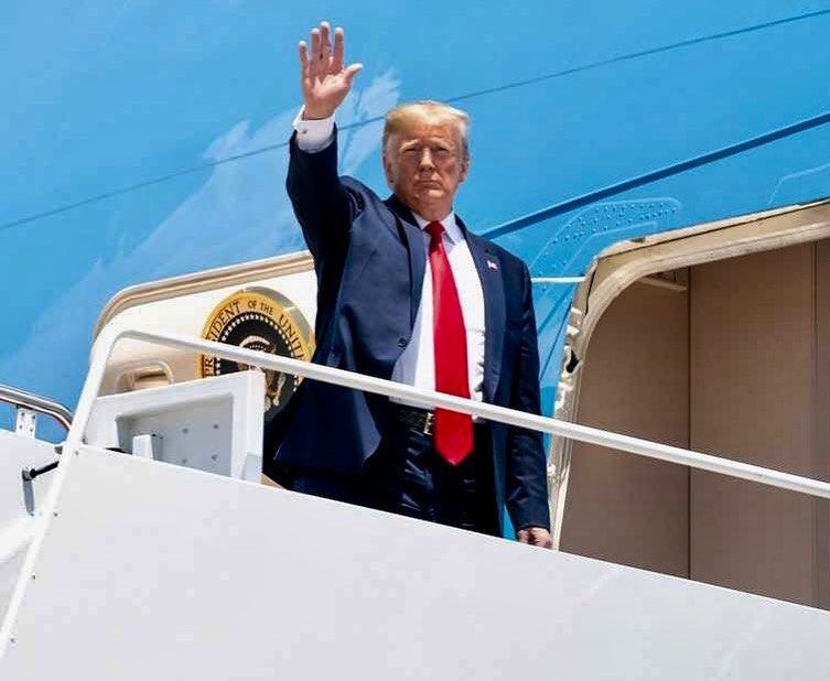 Gündeme bomba gibi düşen iddia  Donald Trump, kalp krizi geçirerek hayatını kaybetti - Resim: 2