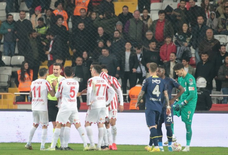 Antalyaspor'un golü iptal edildi Erman Toroğlu sinir krizi geçirdi! Türkiye'nin konuştuğu ofsayt pozisyonu - Resim: 3