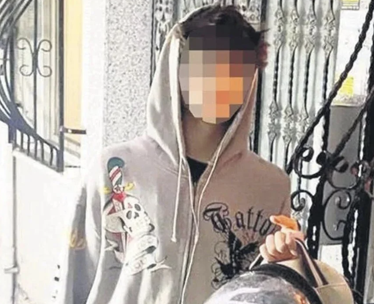 Kadıköy’deki bit pazarında bıçaklı dehşet: İtalyan şefin oğlu yaşam mücadelesi veriyor - Resim: 4