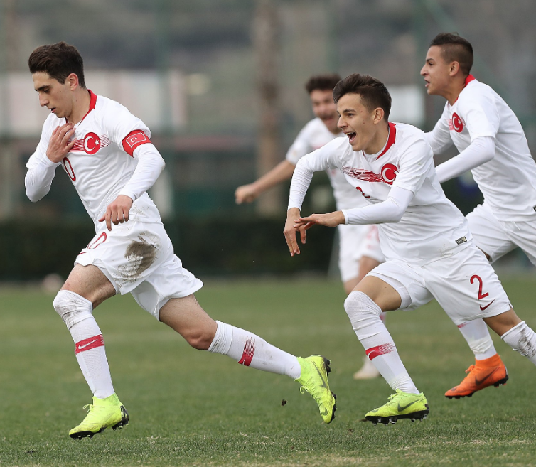 Fenerbahçeli Ömer Faruk Beyaz Avrupa'nın devlerini peşine taktı - Resim: 2