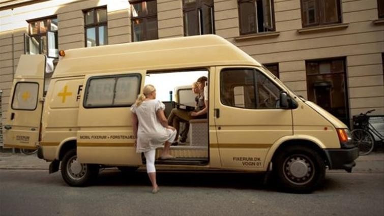 Dünya bu rezaleti de gördü! 'Seks ambulansı' hizmete girdi... - Resim: 2