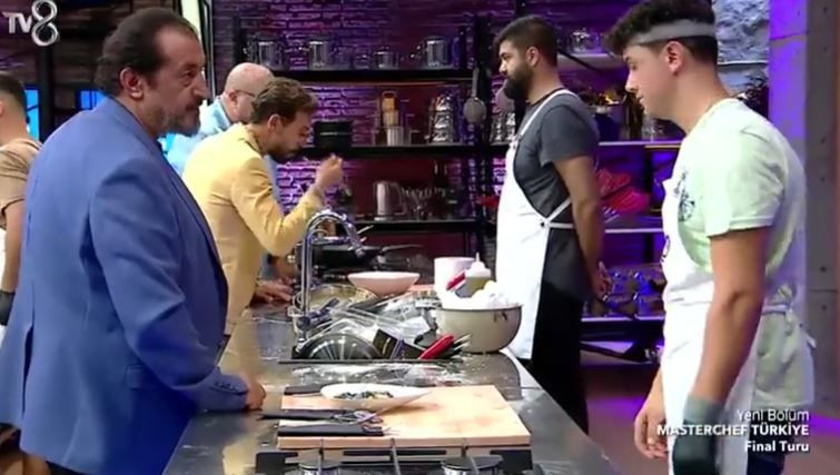 MasterChef'te skandal yemekten taş çıktı Mehmet Şef çıldırdı, yarışmacı ağladı - Resim: 4