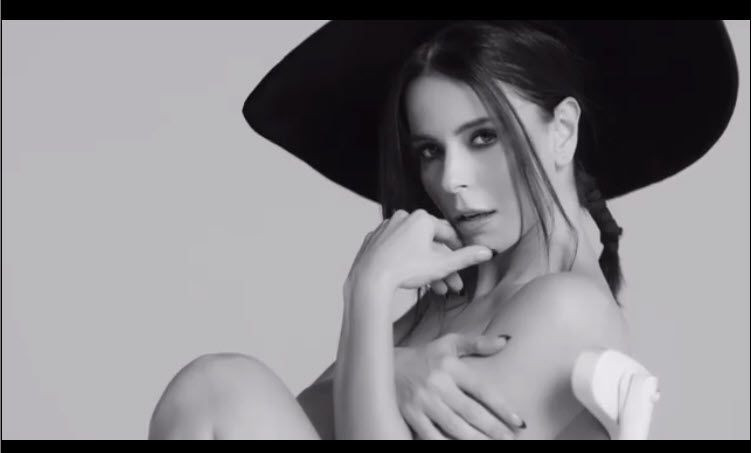 Seksi şarkıcı Simge, üstsüz sahneli klibiyle olay oldu - Resim: 1