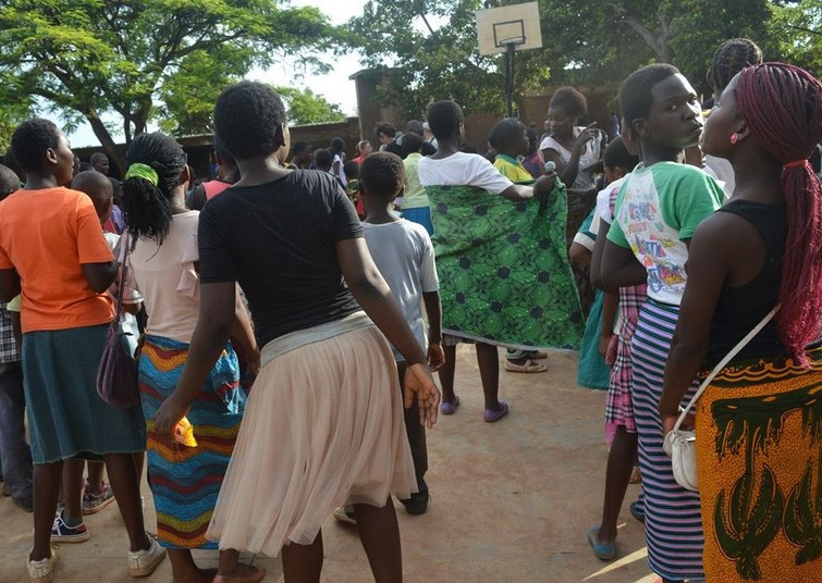 Seks yapmazsa ölen kocasını gömemiyor! - Resim: 4