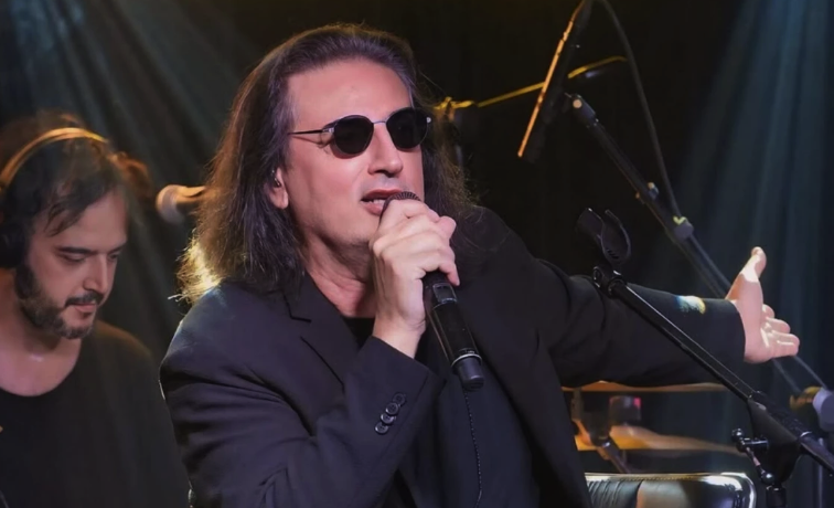 Şarkıcı Çelik saçlarını boyattı! O haline sosyal medyada yorum yağdı - Resim: 4