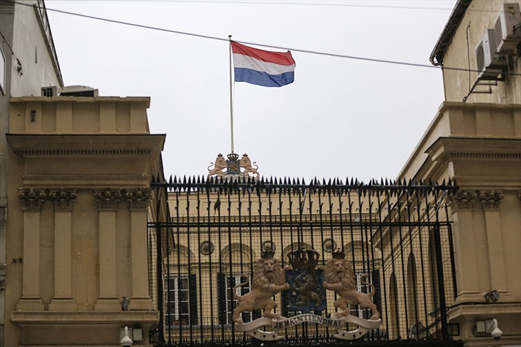 Hollanda konsolosluğunda bayrak krizi - Resim: 1