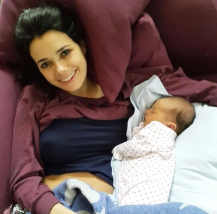 Özgü Namal ölen eşinin ardından dayanamadı 10 yıllık peşin kirayı yaktı! - Resim: 2