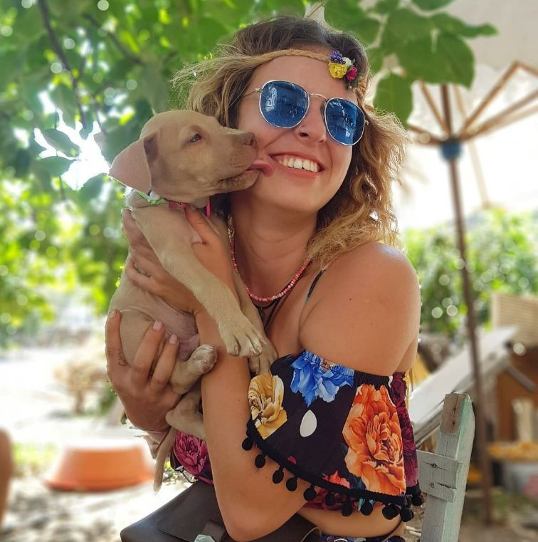 Başak Onay'ın LGBT fotoğrafları Karamürsel'i karıştırdı: Polis eşliğinde dışarı çıkıyor - Resim: 2