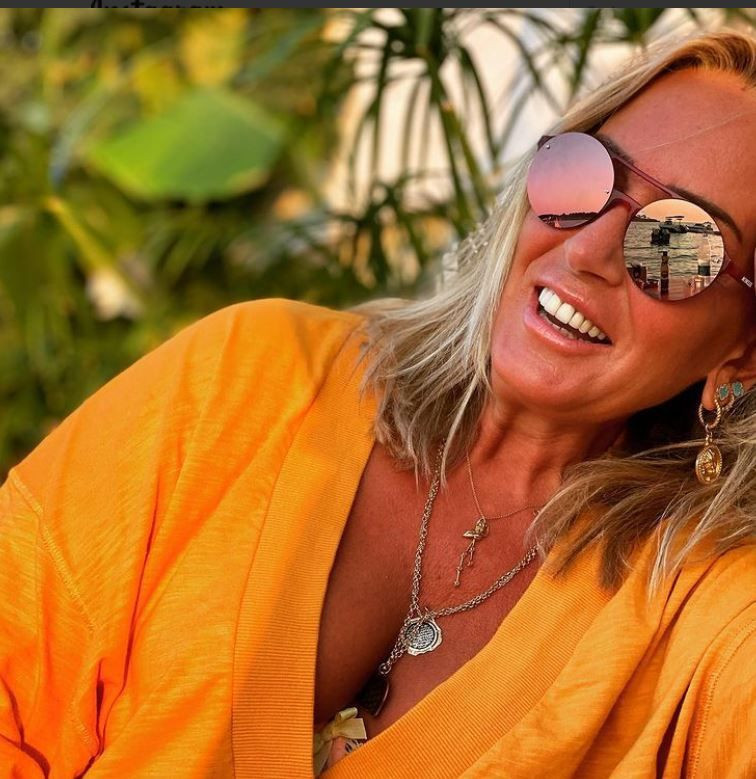 Saba Tümer'den 'çıplak garsonlu' çılgın doğum günü partisi! - Resim: 1