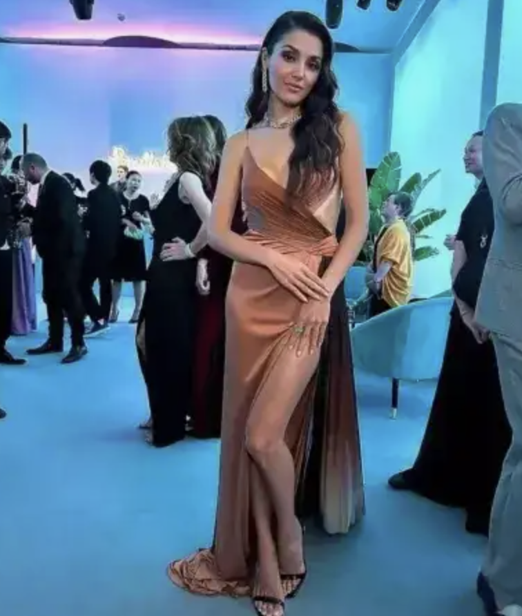 Hande Erçel Milano'da! Tarzı ile gecenin en dikkat çeken ismi oldu - Resim: 5