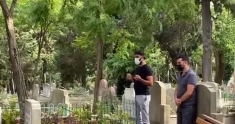 Alişan kardeşi Selçuk Tektaş'ın mezarından ayrılmıyor! - Resim: 4