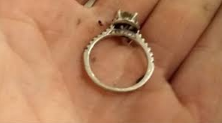 Böyle evlilik teklifi görülmedi! Yüzüğü mazgala düşürünce... - Resim: 4