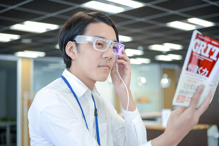 Görme engelliler için gözlük satışa çıktı! - Resim: 1