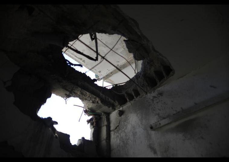 Gazzeli aile bombadan kıl payı kurtuldu - Resim: 3