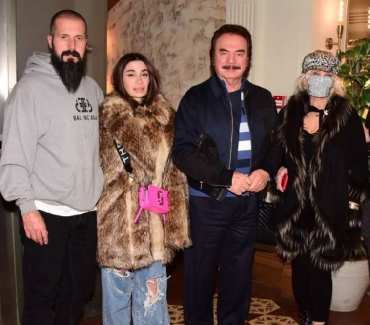 Orhan Gencebay'dan kadın şarkıcıların dekolteli sahne kostümlerine 'edep' yorumu - Resim: 3