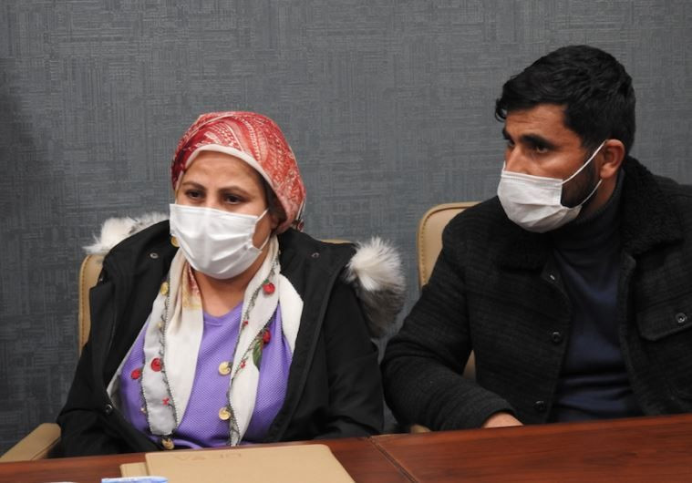 Pittbul saldırısından sonra tedavisi süren Asiye'nin işinden olan babasına Demet Akalın'dan yardım - Resim: 3