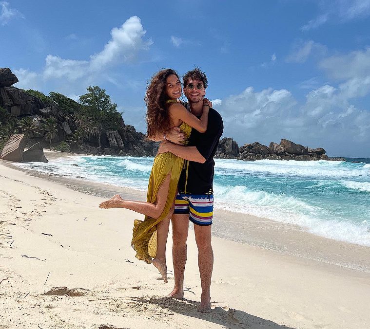 Ebru Şahin poz verdi, eşi Cedi Osman çekti! Bikinili fotoğraflarına beğeni yağdı: Mankenlere taş çıkartır - Resim: 2