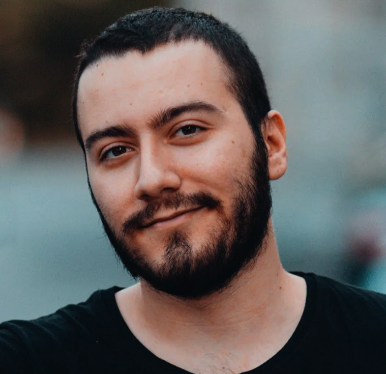 Enes Batur'a ne oldu? Hakkında tarikat iddiaları çıktı! Eski sevgilisi evlenince psikolojisi bozuldu, yakın arkadaşı patladı! - Resim: 3