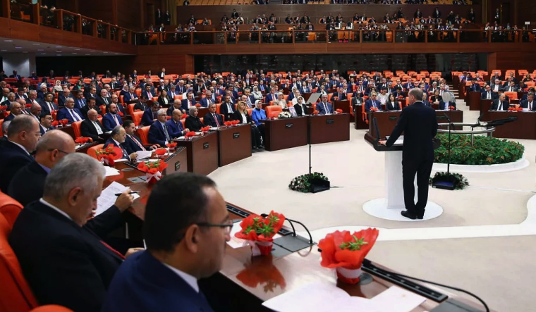 AK Parti'ye geçenlerle Meclis'te durum değişti! Partilerin vekil sayılarına bakın - Resim: 1