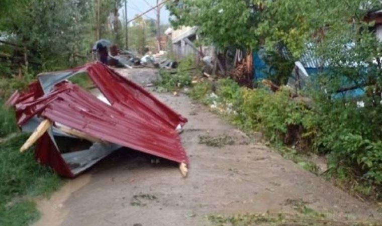 Karadeniz'i bu sefer de hortum vurdu! Şavşat'ta evleri yıkıp geçti - Resim: 3