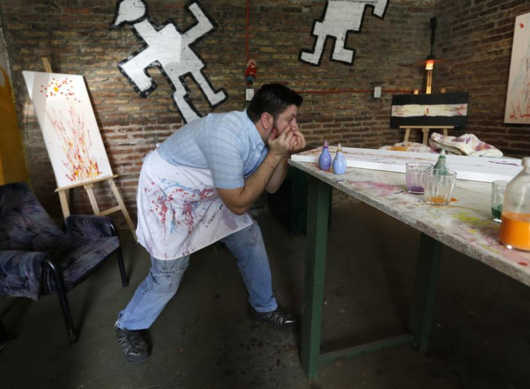 Resimlerini gözleriyle çiziyor - Resim: 4