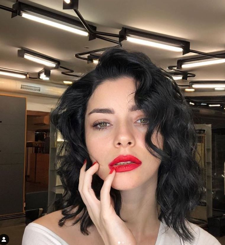 Merve Boluğur'dan hayranlarını şaşırtan itiraf: Göğüslerim silikon! - Resim: 1