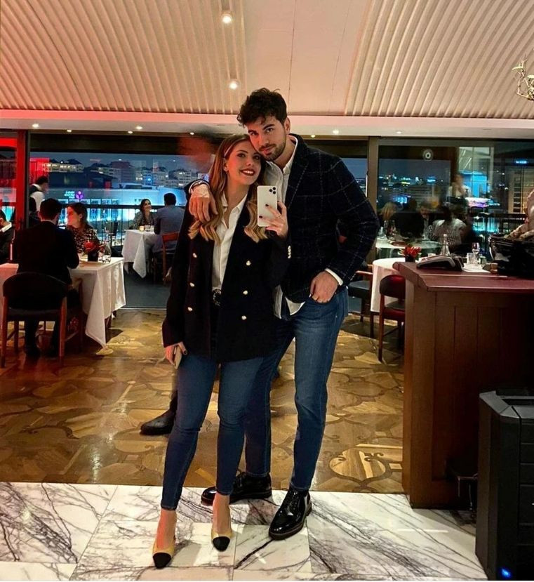 Eda Ece ve Buğrahan Tuncer nişanlandı! Çiftin pozları yorum yağmuruna tutuldu - Resim: 1