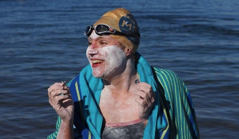 Yüzerek ülke değiştirdi! Sarah Thomas Manş Denizi'nde tarihe geçti - Resim: 1