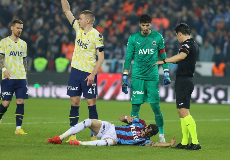 Trabzonspor'un derbi sonrası Fenerbahçe'ye göndermeleri olay oldu! "Yolunu kaybedenler için..." - Resim: 2