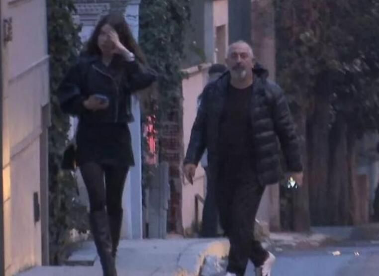 Cem Yılmaz genç sevgiliyi çabuk unuttu ünlü oyuncuyla aşk yaşamaya başladı! - Resim: 2