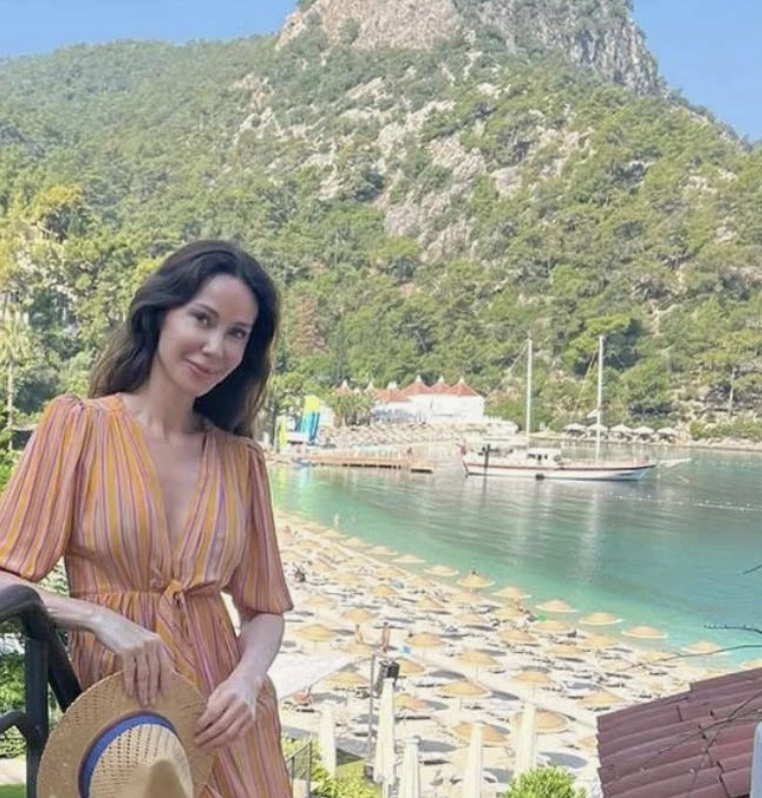 Demet Şener'in 5 güzellik rutini belli oldu! Gençliğini bunlara borçlu... - Resim: 5
