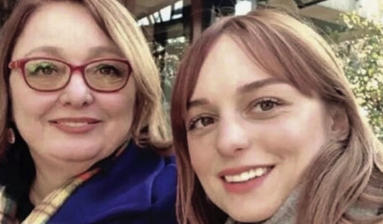 Nilperi Şahinkaya'dan gece yarısı intihar şoku: ''Annemsiz yapamıyorum, beni affedin!'' - Resim: 1