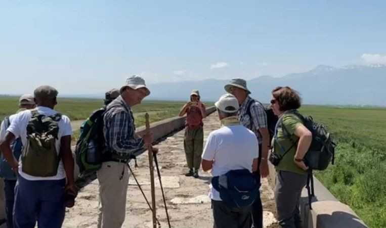 Hollanda’dan yola çıkan grup, Türk rehber ile eski hac yolunu takip ederek Türkiye'nin tarihi değerlerini yürüyerek geziyor - Resim: 2