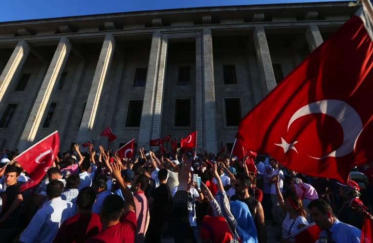 Geceden şafağa direniş: 15 Temmuz’da saat saat ne oldu? - Resim: 21