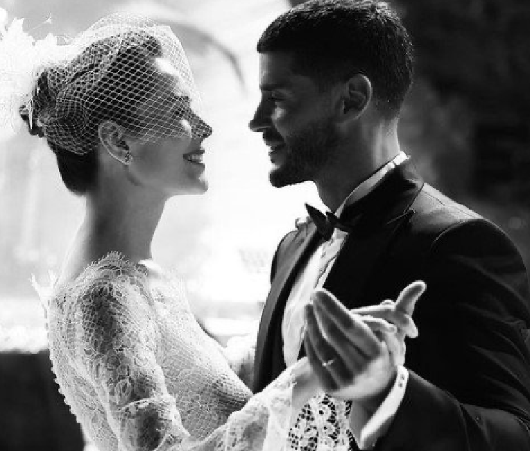 Berk Oktay’ın eşi Yıldız Çağrı Atiksoy’dan romantik kutlama: ‘Baş kahramanı sensin’ - Resim: 3