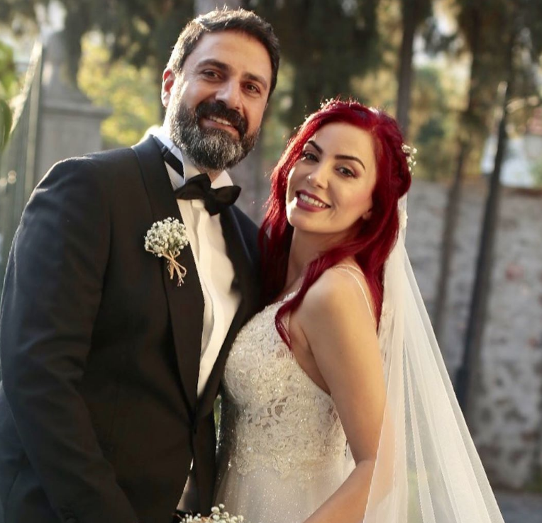 Özlem Gültekin kimdir Erhan Çelik'in eşi aşiret kızı çıktı mesleği ise şaşırttı - Resim: 1