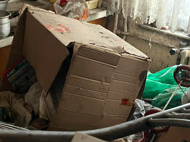 Evden 40 ton çöp çıktı! Komşular pis kokudan isyan edince şok gerçek çıktı - Resim: 1