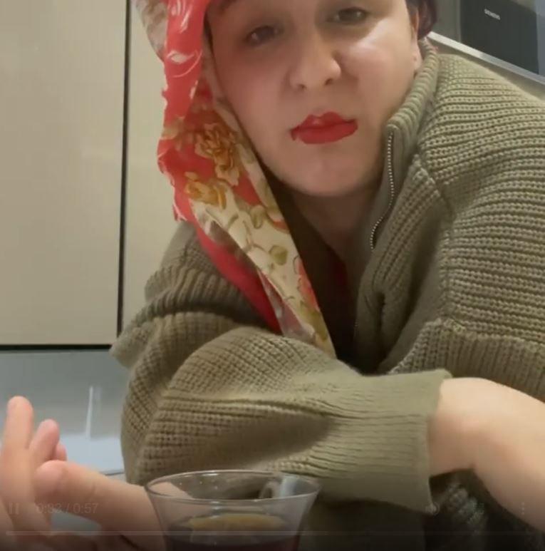 Yasemin Sakallıoğlu yüzüne Photoshop yapan makyözü yerden yere vurdu: Bu ben miyim - Resim: 1