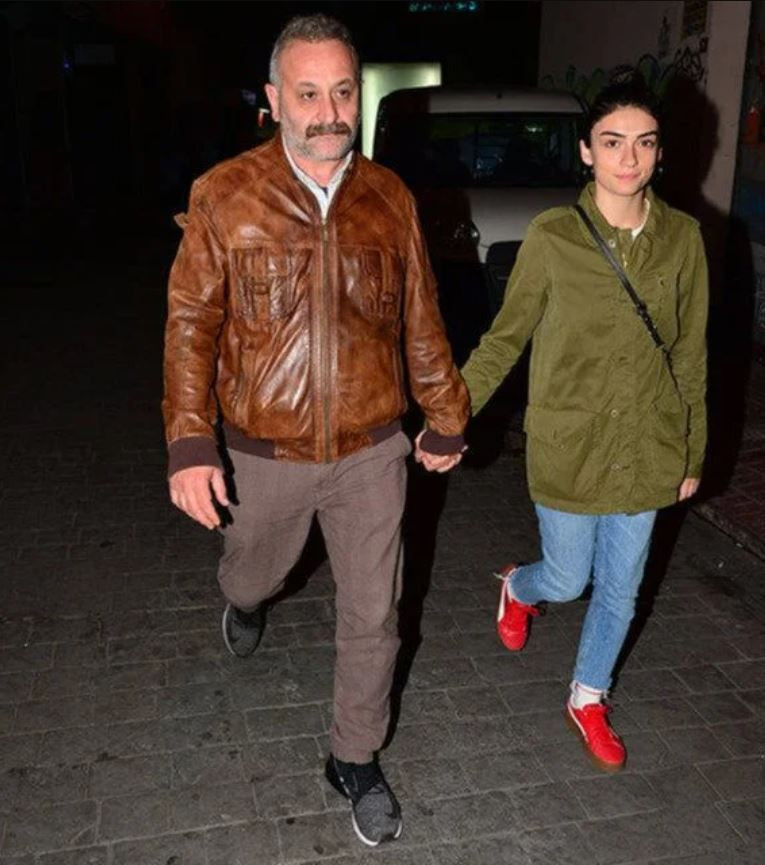 Sütyensiz pozlarını 'bahar gelsin artık' notuyla paylaştı! Alev Alev yıldızı Hazar Ergüçlü nefes kesti - Resim: 1