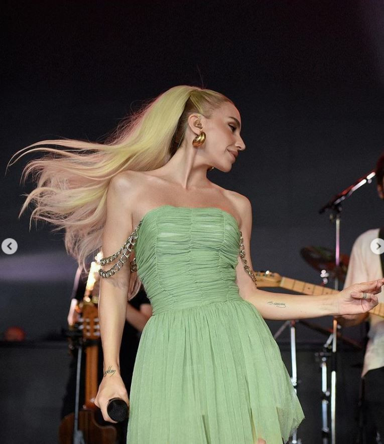 Gülşen yeşil elbisesiyle sahneyi salladı: Yaz şimdi bitebilir! - Resim: 4