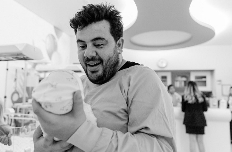 Baba olan Eser Yenenler'den eşi Berfu Yenenler'e aşk dolu paylaşım! Yanıt gecikmedi - Resim: 2