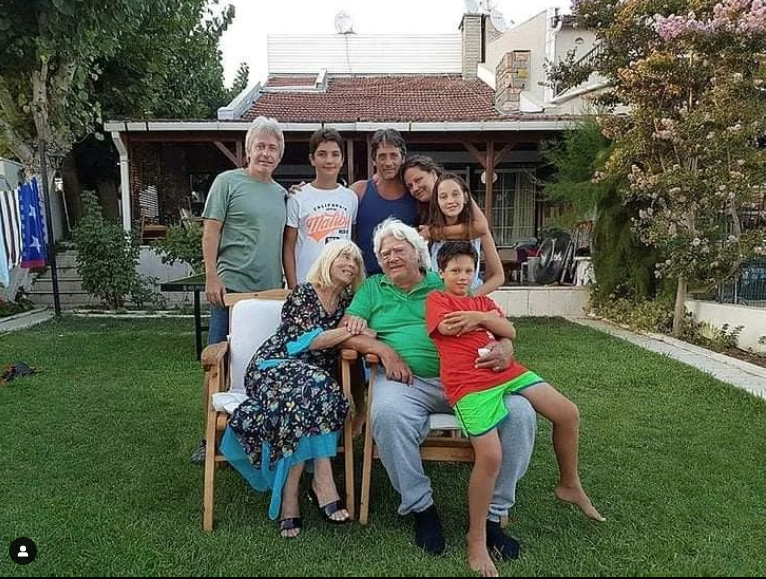 Cüneyt Arkın ilk eşinden olan kızı Filiz'i niye sakladı? 2 oğlu var sanıldı sır ortaya çıktı - Resim: 1