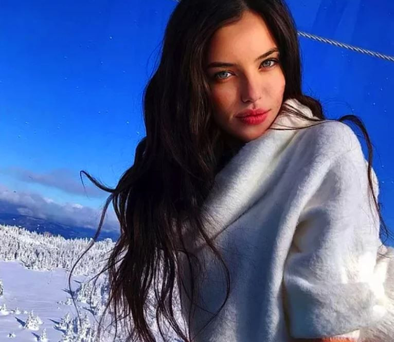 Aygün Aydın'dan tangalı fotoğrafıyla Arzu Sabancı'ya 'kayınvalide' göndermesi - Resim: 4