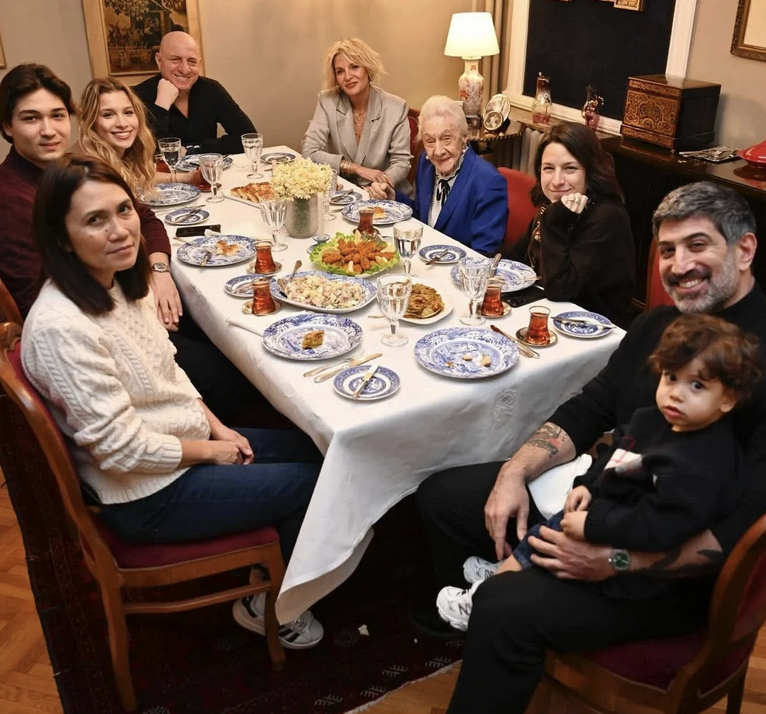 Ayşe Arman ve Ömer Dormen'in en mutlu gününde eleştiri yağdı! "Acınız çok çabuk geçmiş" - Resim: 4