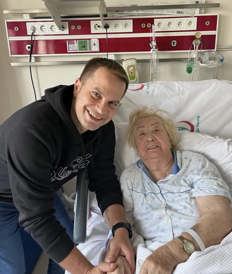 Pınar Altuğ'a tepki yağdı! Cenaze karelerine yorum yağdı... - Resim: 2