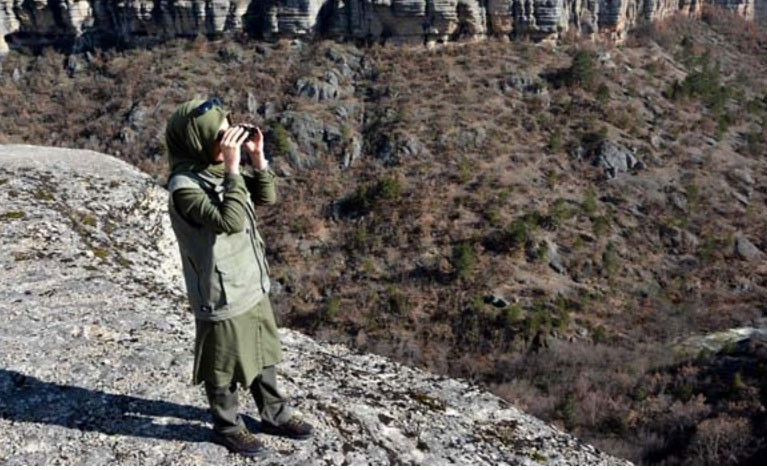 15 erkeğin arasında tek kadın yaptığı işe bakın! - Resim: 4