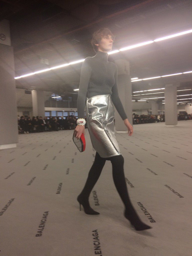 2 bin euro'ya 'araba paspası' etek ! Dahası var.. - Resim: 2