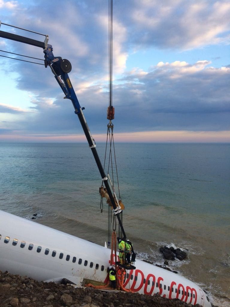 Pistten çıkan uçak böyle kurtarıldı - Resim: 4